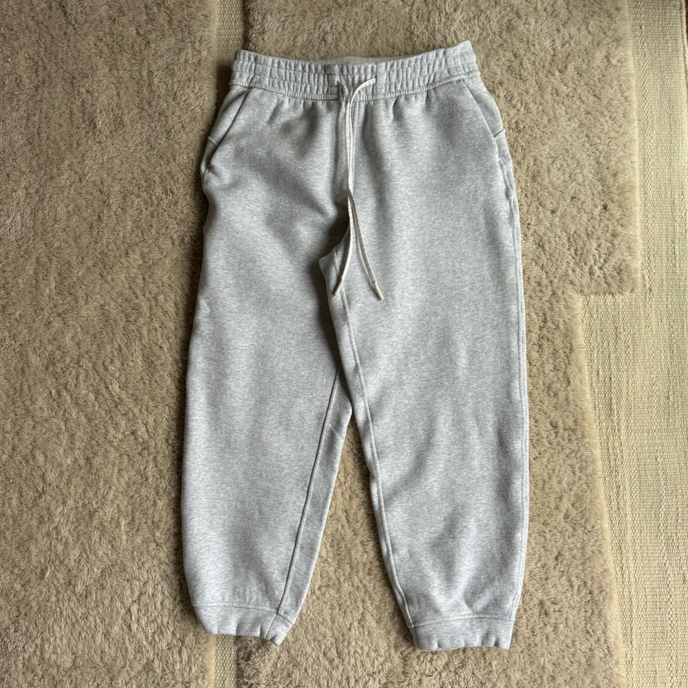 Lululemon cropped grey sweatpants